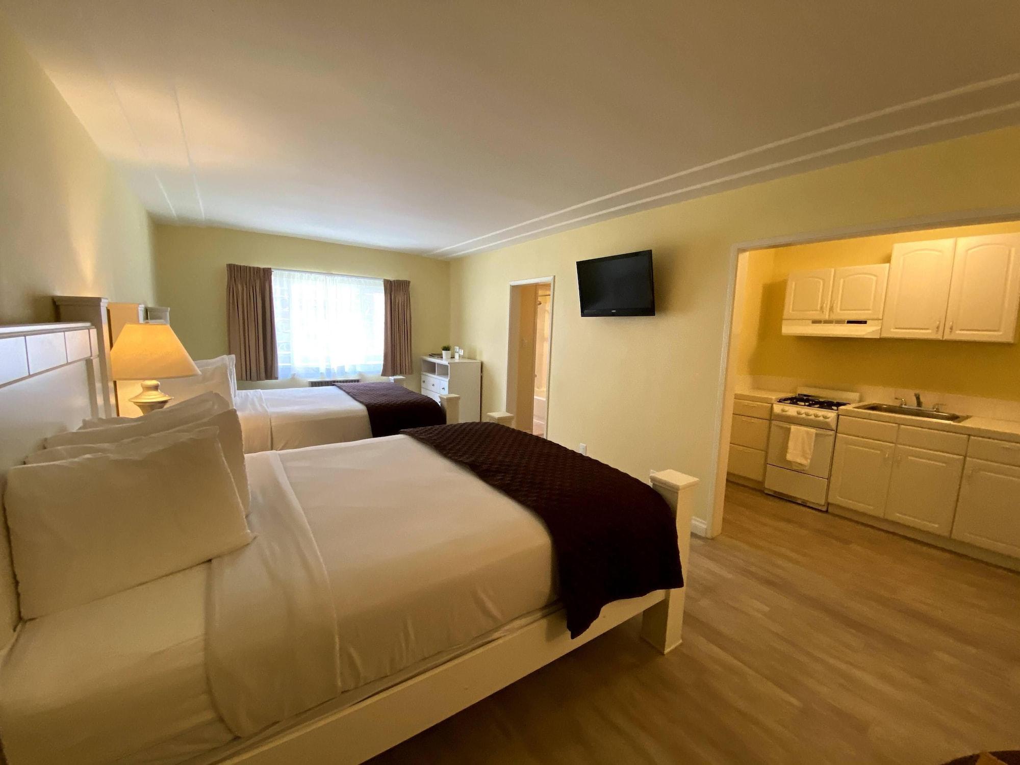 Hollywood Celebrity Hotel 2*