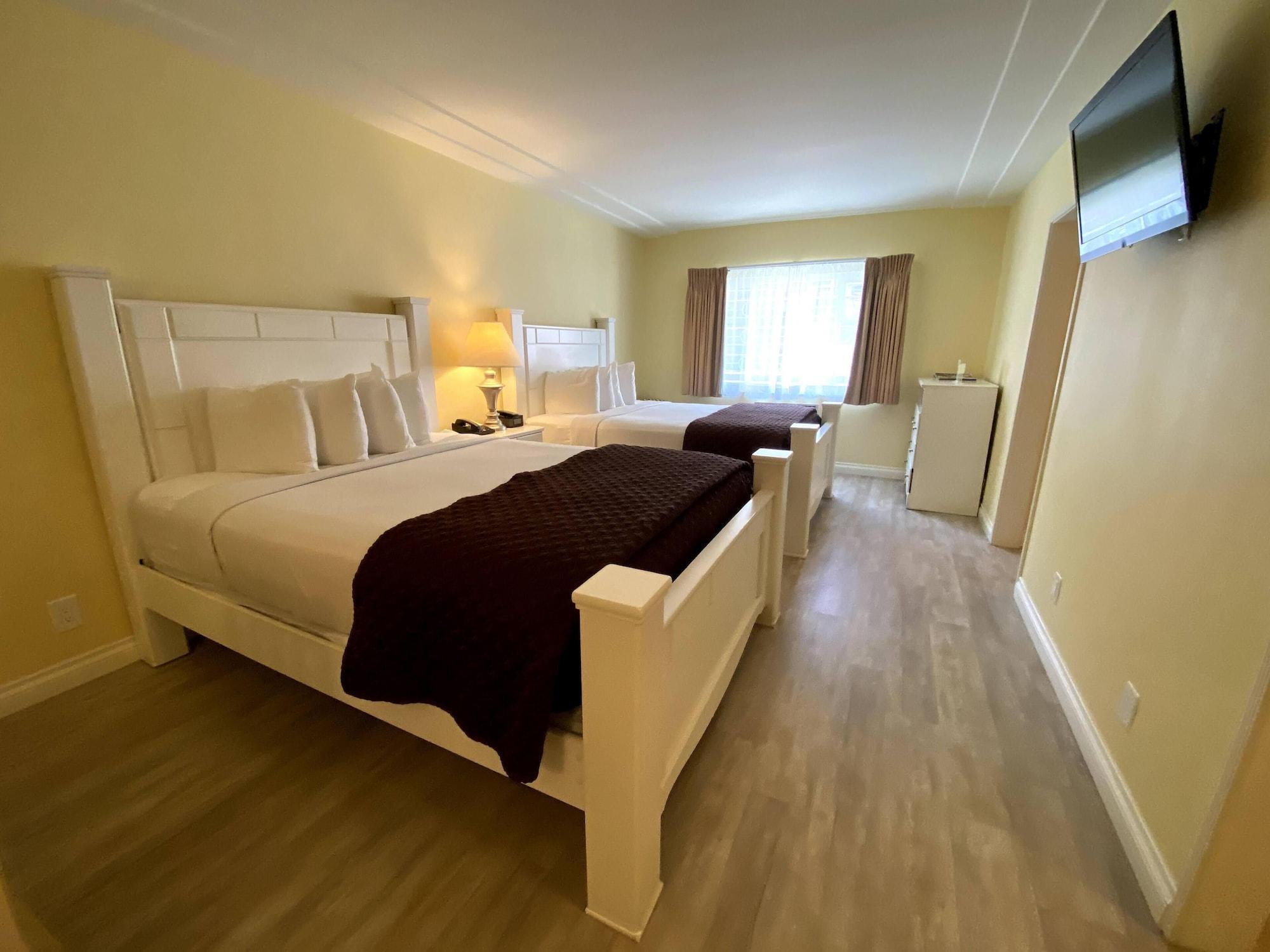 Hollywood Celebrity Hotel 2*