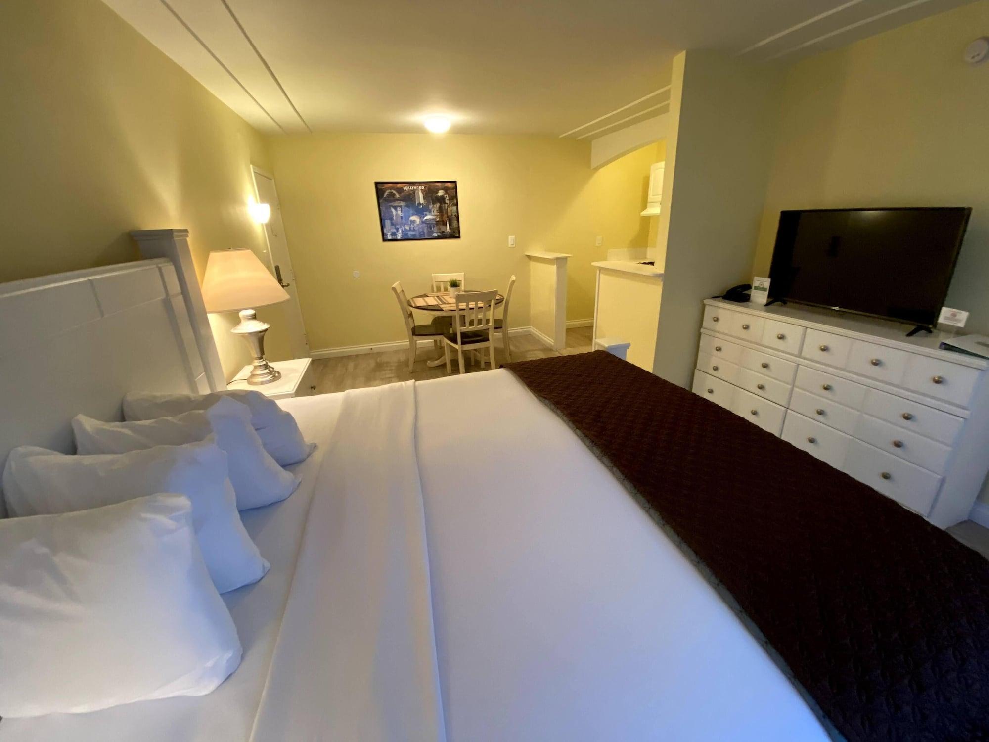 Hollywood Celebrity Hotel 2*